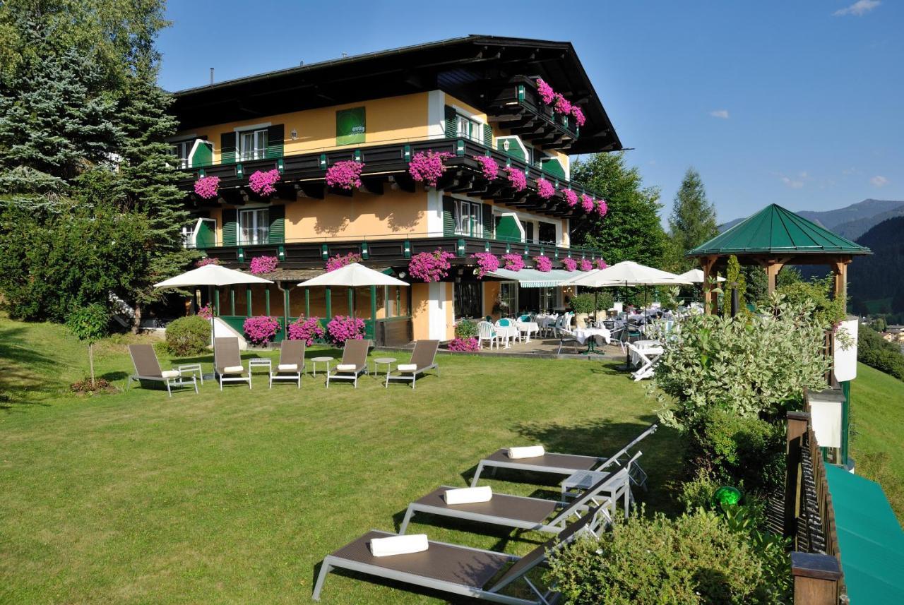 Hotell Eva, Trädgård - Sommar