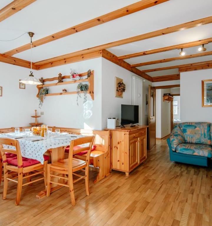 4-værelses lejlighed med balkon – Casa Bucci (Campestrin)