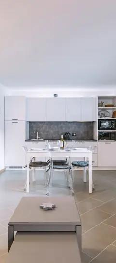 3-værelses lejlighed med balkon max 5 pers. – Condominio Giulia (Alba)