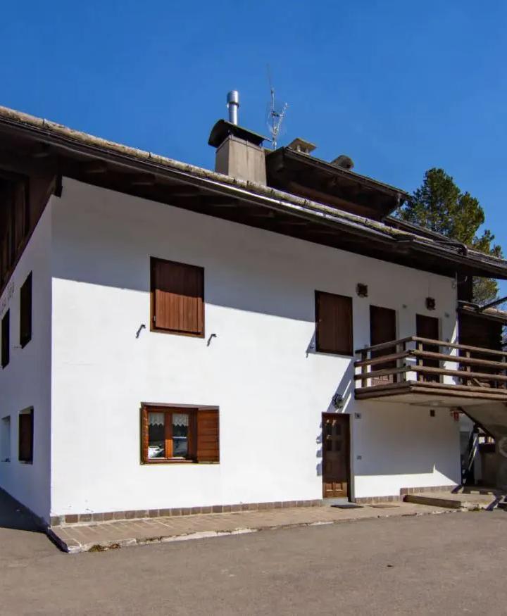 3-værelses lejlighed med balkon max 5 pers. – Condominio Giulia (Alba)