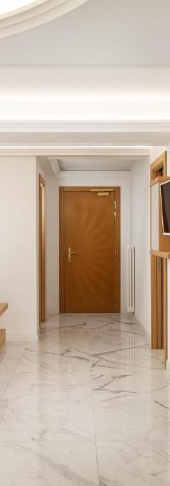 Suite med kingsize-seng og balkon – Hotel Pareda