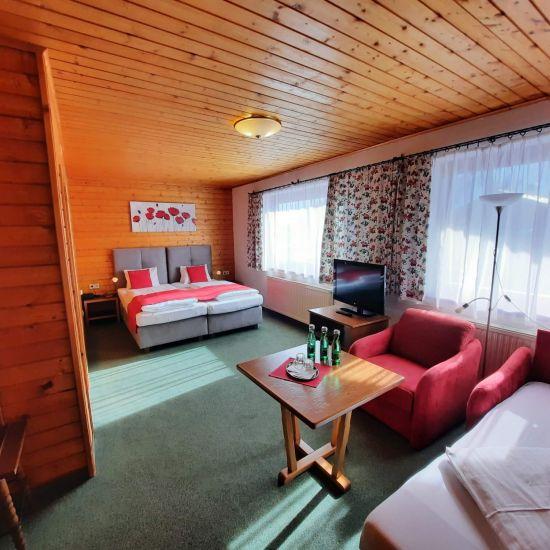 Familieværelse med balkon – Hotel Bella (tidl. Lungau)
