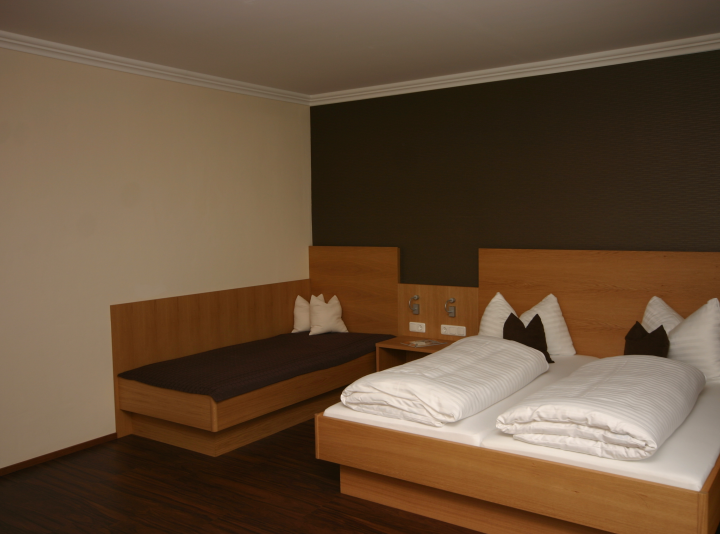 Trippelværelse max 3 pers. – Hotel Herzblut – Sommer