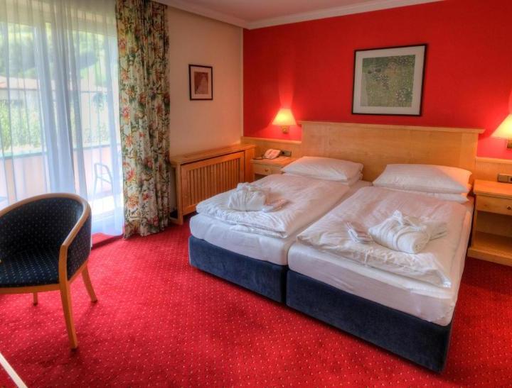 Trippelværelse m balkon max 3 pers. – Hotel Alpina Bad Hofgastein